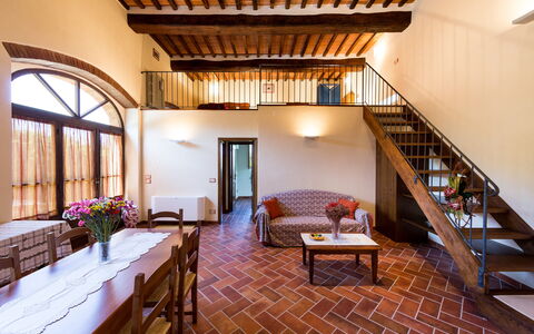 Casale Vacanze Il Granaio: Edificio, Propiedad, Habitación, Diseño De Interiores, Casa, Bienes Raíces, Techo, Arquitectura, Mueble, Escalera