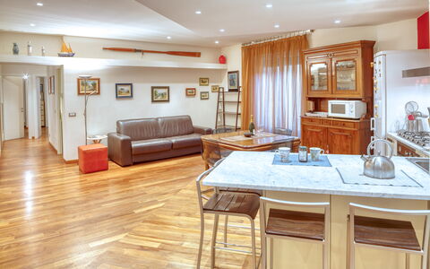 Dai Fiorentini - Apartment In Levanto: Habitación, Propiedad, Mueble, Mostrador, Edificio, Gabinetes, Diseño De Interiores, Cocina, Suelo, Bienes Raíces