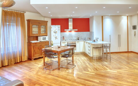 Dai Fiorentini - Apartment In Levanto: Habitación, Propiedad, Suelo, Mueble, Suelos De Madera, Diseño De Interiores, Madera Dura, Edificio, Piso, Suelo Laminado