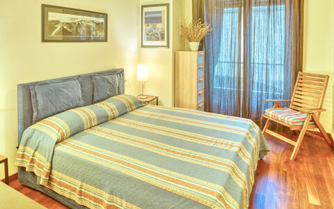 Dai Fiorentini - Apartment In Levanto: Habitación, Cama, Mueble, Sábana, Habitación, Propiedad, Marco De La Cama, Lecho, Suelo, Diseño De Interiores