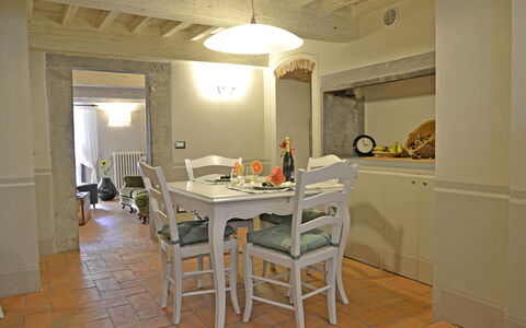 Appartamento Tommasi Fierli: Habitación, Propiedad, Mueble, Edificio, Diseño De Interiores, Suelo, Casa, Comedor, Techo, Mesa