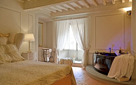 Appartamento Tommasi Fierli: Habitación, Mueble, Habitación, Cama, Propiedad, Diseño De Interiores, Sábana, Marco De La Cama, Cortina, Suite