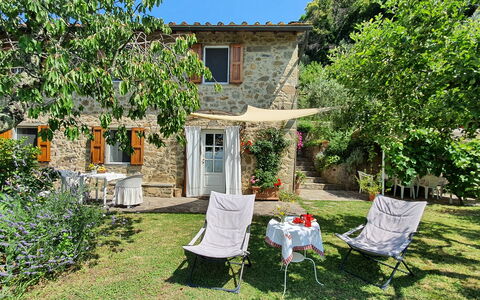 La Casa Del Sole: Planta, Edificio, Propiedad, Ventana, Silla, Árbol, Casa, Puerta, Cielo, Mueble Para Exteriores