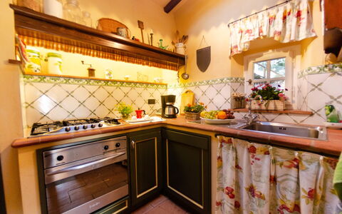 La Casa Del Sole: Propiedad, Habitación, Mostrador, Cocina, Edificio, Diseño De Interiores, Mueble, Gabinetes, Casa, Bienes Raíces