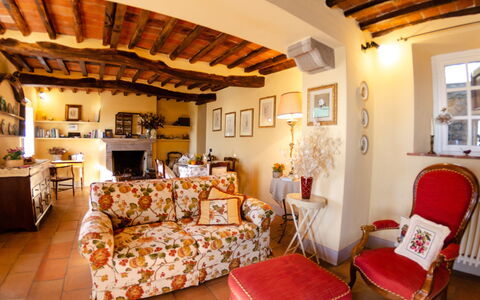 La Casa Del Sole: Propiedad, Habitación, Edificio, Mueble, Sala, Casa, Bienes Raíces, Techo, Diseño De Interiores, Casa