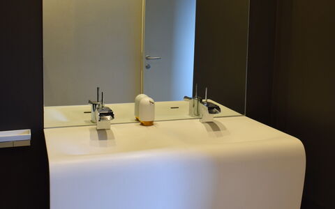 Villetta Farfallina: Propiedad, Habitación, Mesa, Propiedad Material, Mueble, Diseño De Interiores, Textil, Arquitectura, Restaurante