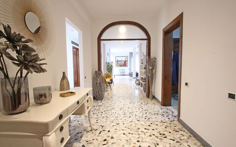 Marina Apartment: Propiedad, Habitación, Edificio, Bienes Raíces, Suelo, Diseño De Interiores, Casa, Inmuebles, Arquitectura, Techo