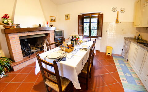 Orto Degli Olivi Proprietà: Habitación, Propiedad, Mueble, Comedor, Edificio, Diseño De Interiores, Suelo, Casa, Bienes Raíces, Mesa