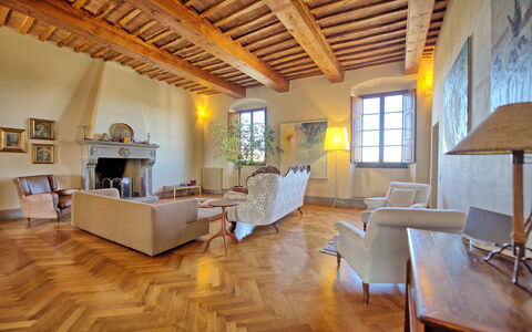 Palazzo Del Capitano: Propiedad, Edificio, Habitación, Diseño De Interiores, Suelo, Suelos De Madera, Mueble, Sala, Casa, Madera Dura