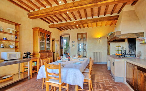 Palazzo Del Capitano: Propiedad, Habitación, Edificio, Mueble, Casa, Bienes Raíces, Diseño De Interiores, Techo, Cocina, Inmuebles