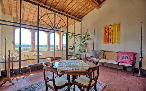 Palazzo Del Capitano: Habitación, Propiedad, Edificio, Diseño De Interiores, Casa, Bienes Raíces, Mueble, Mesa, Inmuebles, Arquitectura