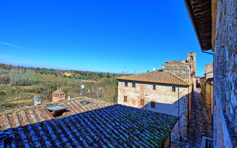 Palazzo Del Capitano: Azul, Cielo, Techo, Propiedad, Casa, Arquitectura, Pueblo, Tecnología, Edificio, Área Rural