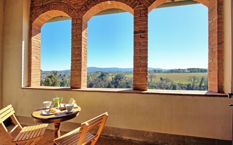 Palazzo Del Capitano: Propiedad, Habitación, Edificio, Ventana, Diseño De Interiores, Bienes Raíces, Arquitectura, Arco, Mesa, Inmuebles