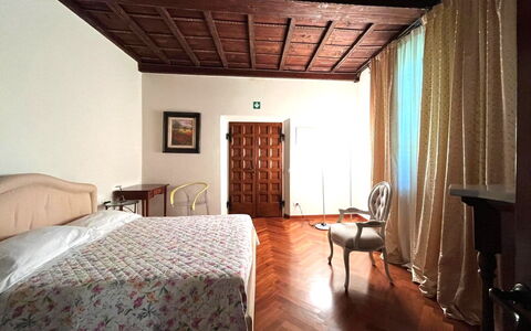 Tenuta Cambiano: Habitación, Diseño De Interiores, Cama, Mueble, Sábana, Suelo, Lecho, Piso, Techo, Habitación