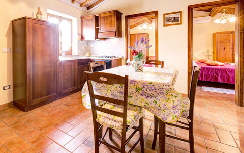 Casale Valdichiana: Habitación, Propiedad, Mueble, Edificio, Diseño De Interiores, Suelo, Casa, Bienes Raíces, Techo, Comedor