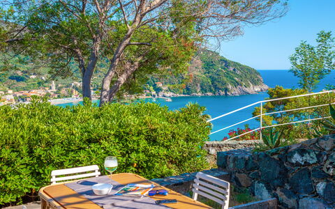 Il Giardino Sul Mare - Levanto: Propiedad, Vegetación, Bienes Raíces, Árbol, Vacaciones, Turismo, Casa, Ocio, Paisaje, Bahía