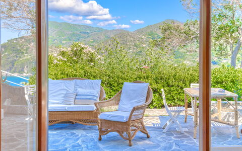 Il Giardino Sul Mare - Levanto: Propiedad, Habitación, Paisaje Natural, Mueble, Bienes Raíces, Casa, Edificio, Patio, Diseño De Interiores, Vacaciones