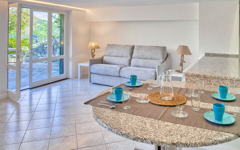 Il Giardino Sul Mare - Levanto: Propiedad, Habitación, Mueble, Diseño De Interiores, Sala, Bienes Raíces, Mesa De Café, Edificio, Casa, Mesa