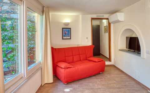 Portovecchio Apartments - Levanto: Diseño De Interiores, Mueble, Piso, Madera, Suelo, Habitación, Techo, Sofá, Sala, Departamento