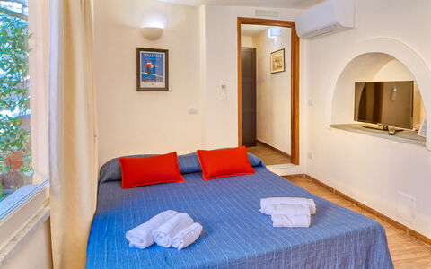 Portovecchio Apartments - Levanto: Mueble, Diseño De Interiores, Madera, Piso, Suelo, Habitación, Departamento, Habitación, Cama, Casa