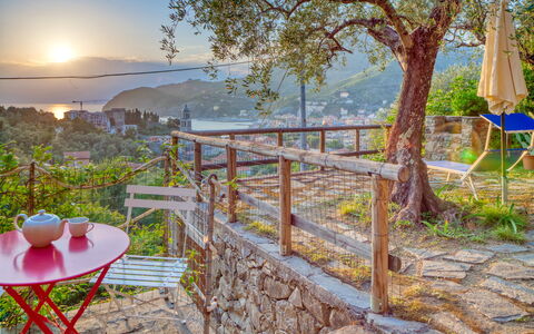 Il Frantoio Del Mesco - Levanto: Planta, Árbol, Paisaje, Mesa, Mueble Para Exteriores, Mesa Al Aire Libre, Dom, Puesta De Sol, Amanecer