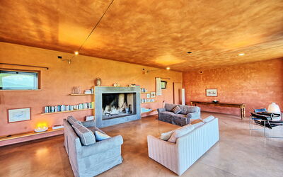 Villa Sorgente: Sala, Habitación, Propiedad, Diseño De Interiores, Edificio, Mueble, Casa, Casa, Bienes Raíces, Techo