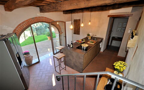 Villa Claudia: Mesa, Planta, Planta De Casa, Edificio, Diseño De Interiores, Suelo, Silla, Sofá, Sala, Madera