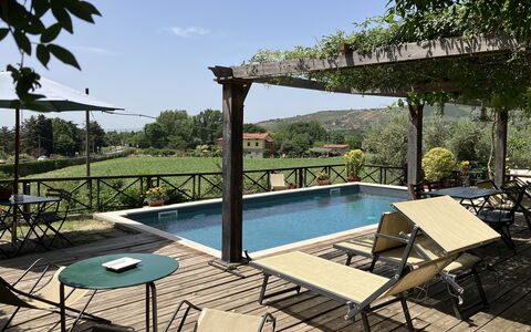 Villa Toppani Del Sodo: Agua, Cielo, Planta, Propiedad, Piscina, Silla, Sombra, Árbol, Mueble Para Exteriores, Condominio