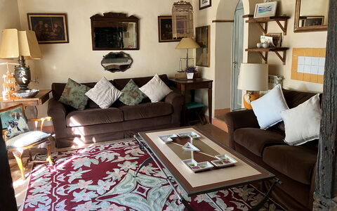 Villa Toppani Del Sodo: Marco, Mueble, Comodidad, Encendiendo, Diseño De Interiores, Lámpara, Suelo, Piso, Madera, Sala