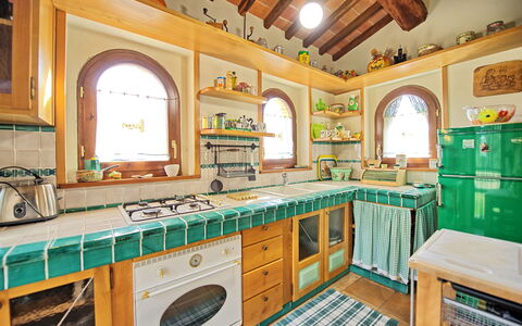 Villa Poggiospinoso: Propiedad, Habitación, Edificio, Cocina, Mueble, Mostrador, Diseño De Interiores, Casa, Gabinetes, Bienes Raíces