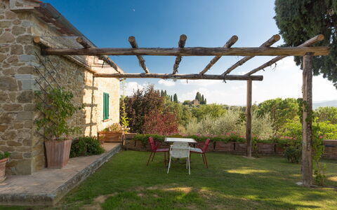 Villa Poggiospinoso: Propiedad, Pérgola, Yarda, Patio Interior, Edificio, Casa, Bienes Raíces, Jardín, Inmuebles, Hierba