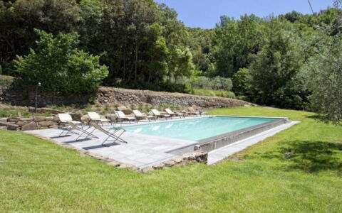 Villa Sole: Planta, Propiedad, Planta De La Comunidad, Piscina, Agua, Cielo, Sombra, Rectángulo, Mueble Para Exteriores, Hierba