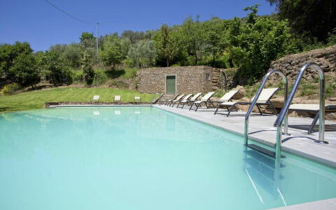 Villa Sole: Agua, Planta, Propiedad, Cielo, Piscina, Edificio, Azur, Silla, Árbol, Mueble Para Exteriores