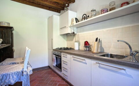 Villa Sole: Gabinetes, Fregadero, Lavabo, Mostrador, Grifo, Edificio, Cocina, Estufa De Cocina, Madera, Encendiendo