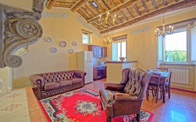 Foco: Habitación, Diseño De Interiores, Suelo, Madera, Piso, Techo, Mueble, Sofá, Diseño De Interiores, Sala