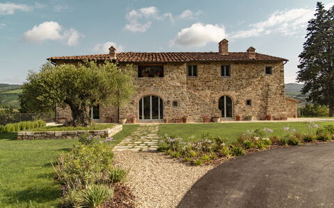 Villa Pianvecchio: Planta, El Terreno Del Lote, Casa, Arbusto, Bienes Raíces, Jardín, Área Rural, Puerta, Techo, Ladrillo