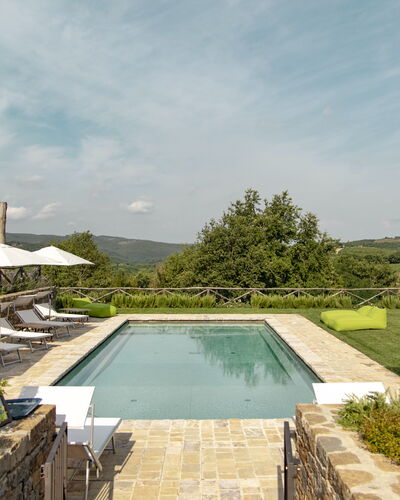 Villa Pianvecchio: Planta, Piscina, Jardín, Material Compuesto, Arbusto, Recurso, Paisajismo, Yarda, Loseta