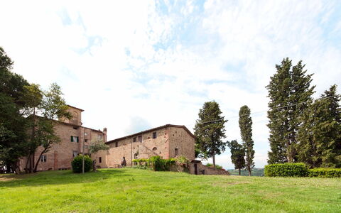 Villa Asciolo: Planta, Árbol, El Terreno Del Lote, Área Rural, Casa, Familia De Las Gramíneas, Césped, Pradera, Jardín, Pueblo