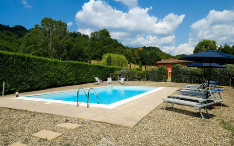 Villa Rossa: Piscina, Azur, Mueble Para Exteriores, Sombra, Material Compuesto, Sunlounger, Paraguas, Cúmulo, Loseta, Mesa Al Aire Libre