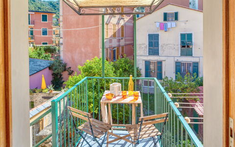 Luigina - Levanto: Barrio, Bienes Raíces, Barrio Residencial, Casa, Casa, Balcón, Porche, Pintar, Patio Interior