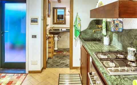 Mario - Levanto: Verde, Habitación, Diseño De Interiores, Puerta, Suelo, Inicio De La Puerta, Estufa De Gas, Estufa De Cocina, Casa