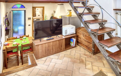 Mario - Levanto: Habitación, Diseño De Interiores, Set De Televisión, Televisión, Diseño De Interiores, Electrodoméstico, Puerta, Monitor De Pantalla Plana