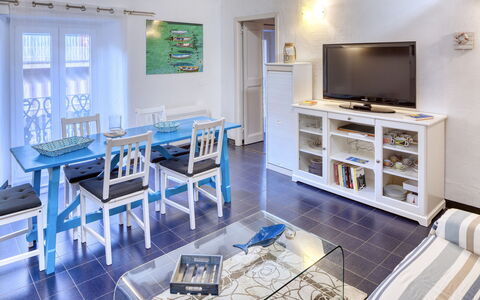 Appartamento Ivana - Levanto: Habitación, Diseño De Interiores, Suelo, Mueble, Mesa, Set De Televisión, Piso, Diseño De Interiores, Casa