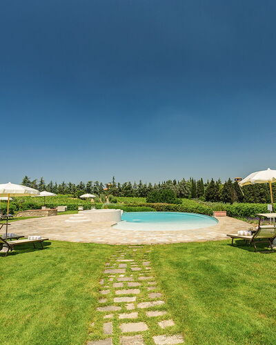 Villa Sole Del Chianti: Planta, Cielo, Agua, Propiedad, Árbol, Azur, Paisaje Natural, Piscina, El Terreno Del Lote, Mueble Para Exteriores