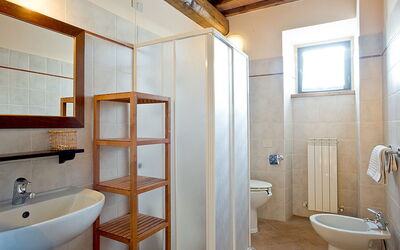 Dispensa: Propiedad, Arreglo De Tubería, Grifo, Lavabo, Azul, Baño, Lavabo Del Baño, Púrpura, Diseño De Interiores