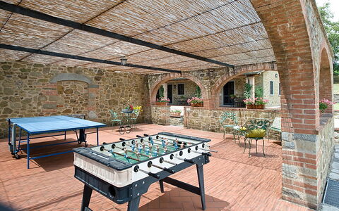 Cottage Capanna: Mesa, Planta, Mueble, Propiedad, Edificio, Silla, Madera, Casa, Ventana, Mueble Para Exteriores