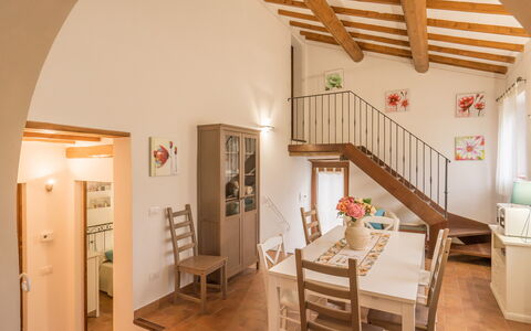 Borgo San Vincenti: Propiedad, Mueble, Madera, Edificio, Silla, Diseño De Interiores, Marco, Piso, Suelo, Sala