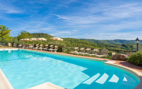 Borgo San Vincenti: Agua, Cielo, Planta, Nube, Propiedad, Piscina, Azul, Árbol, Mueble Para Exteriores, Arquitectura