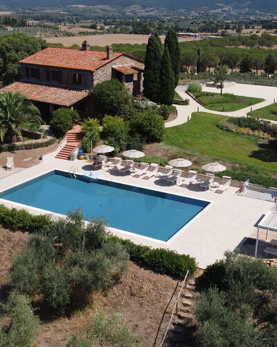 Campo Valerio: Agua, Propiedad, Edificio, Planta, Azur, Árbol, Botánica, Piscina, Ocio, Barrio Residencial