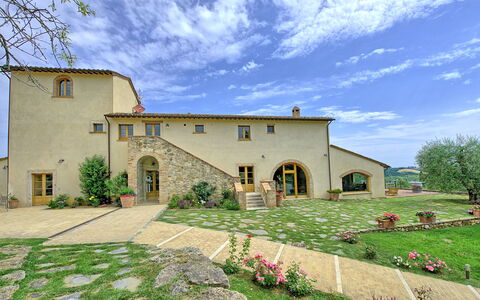 Villa Le Buche: Nube, Planta, Cielo, Edificio, Propiedad, Ventana, Árbol, Puerta, Casa, El Terreno Del Lote